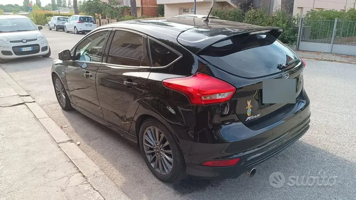 Usata Ford Focus ST-Line 120 CV (88 kW) 2017 Nero Berlina