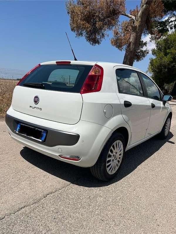 Usata Fiat Grande Punto 86 CV (63 kW) 2015 Bianco Utilitaria