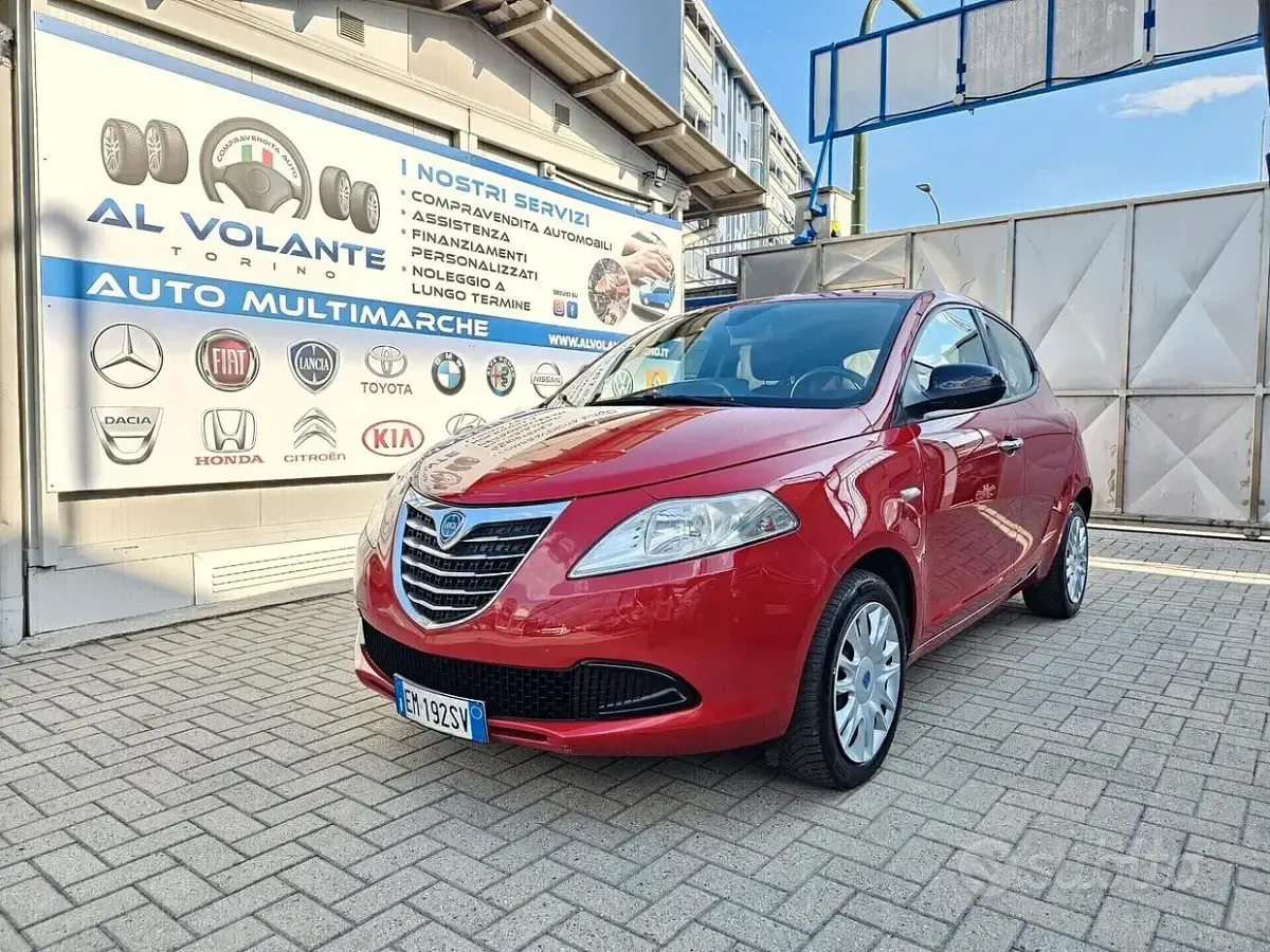 Usata Lancia Ypsilon Silver 69 CV (50 kW) 2012 Rosso Utilitaria