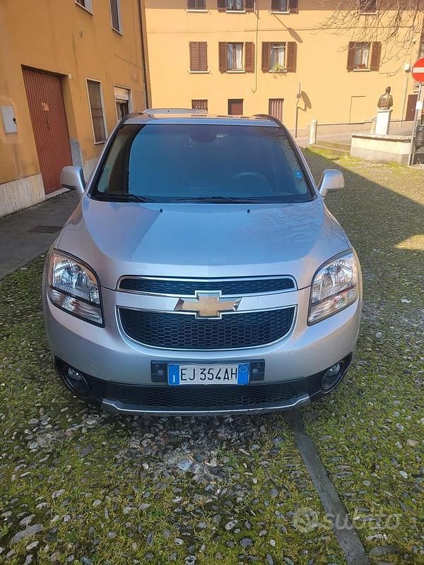 Usata Chevrolet Orlando 141 CV (103 kW) 2011 Grigio Monovolume