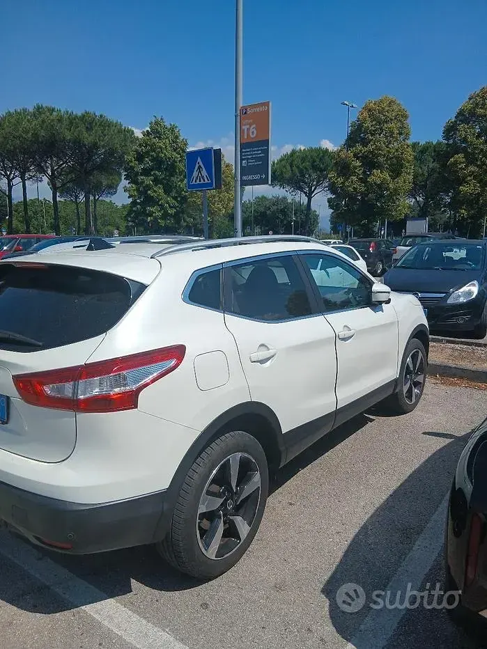 Usata Nissan Qashqai N-Connecta 131 CV (96 kW) 2016 Bianco SUV