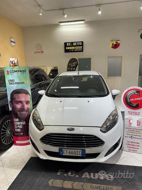 Usata Ford Fiesta Titanium 75 CV (55 kW) 2014 Bianco Utilitaria