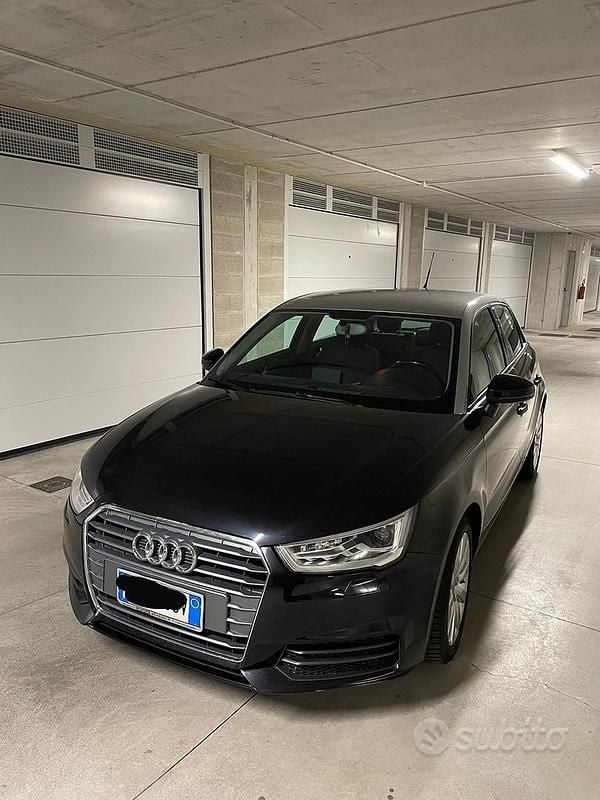 Nero Usata 2017 Audi A1 Sportback Ambiente Due volumi | 13.000 € (Ottimo prezzo) - Immagine 1/4