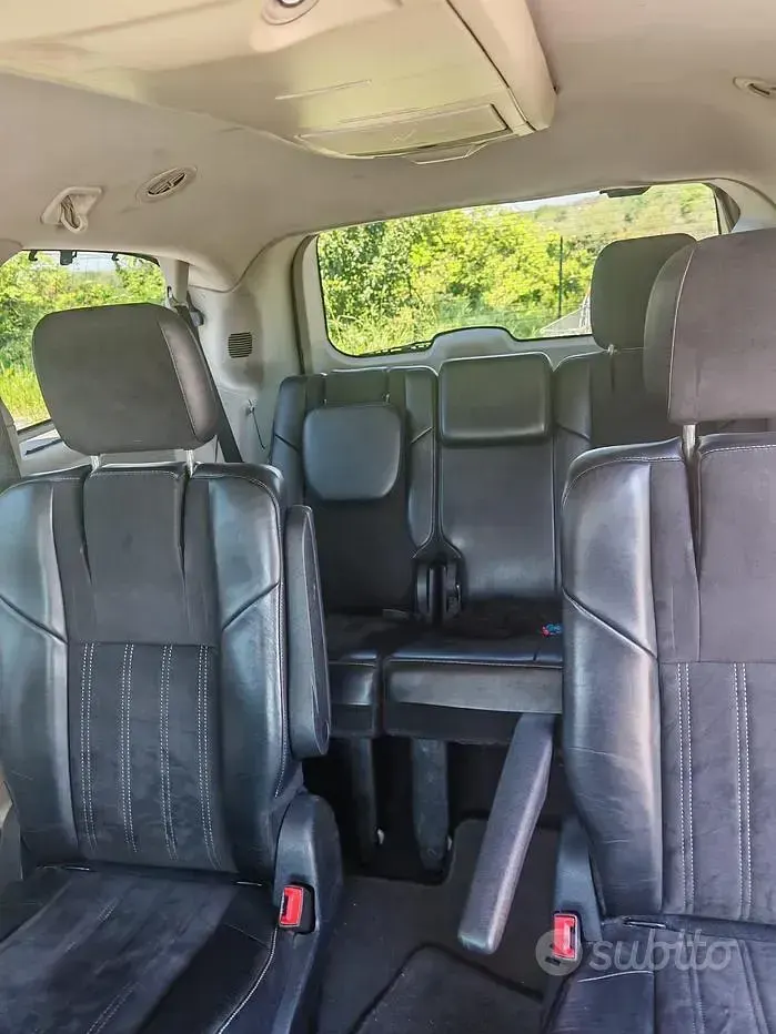 Usata Lancia Voyager Platinum 163 CV (119 kW) 2012 Grigio Monovolume