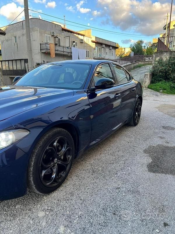 Usata Alfa Romeo Giulia 180 CV (132 kW) 2018 Blu Berlina