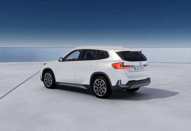 Usata BMW iX1 xLine 91 kW (125 CV) 2024 Mineral white SUV