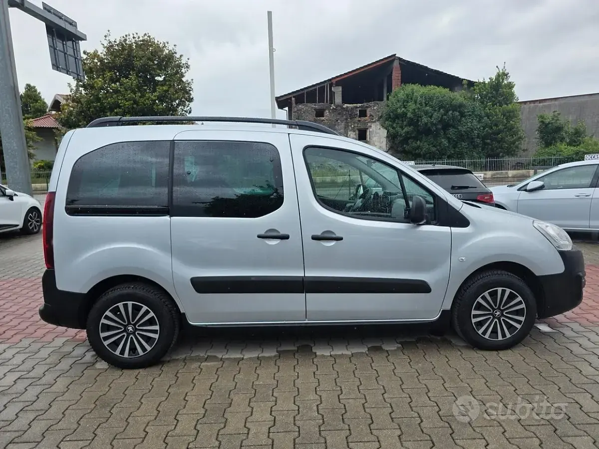 Usata Peugeot Partner Tepee 99 CV (72 kW) 2018 Grigio Monovolume