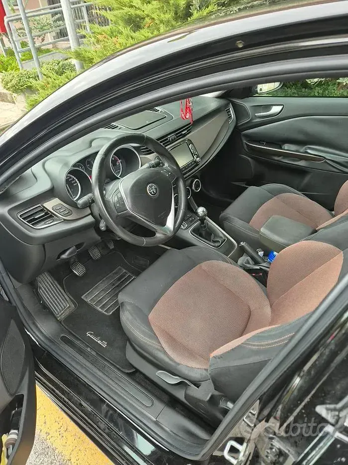Usata Alfa Romeo Giulietta 109 CV (80 kW) 2014 Nero Utilitaria