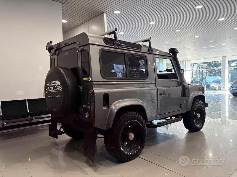 Usata Land Rover Defender 122 CV (89 kW) 2010 SUV
