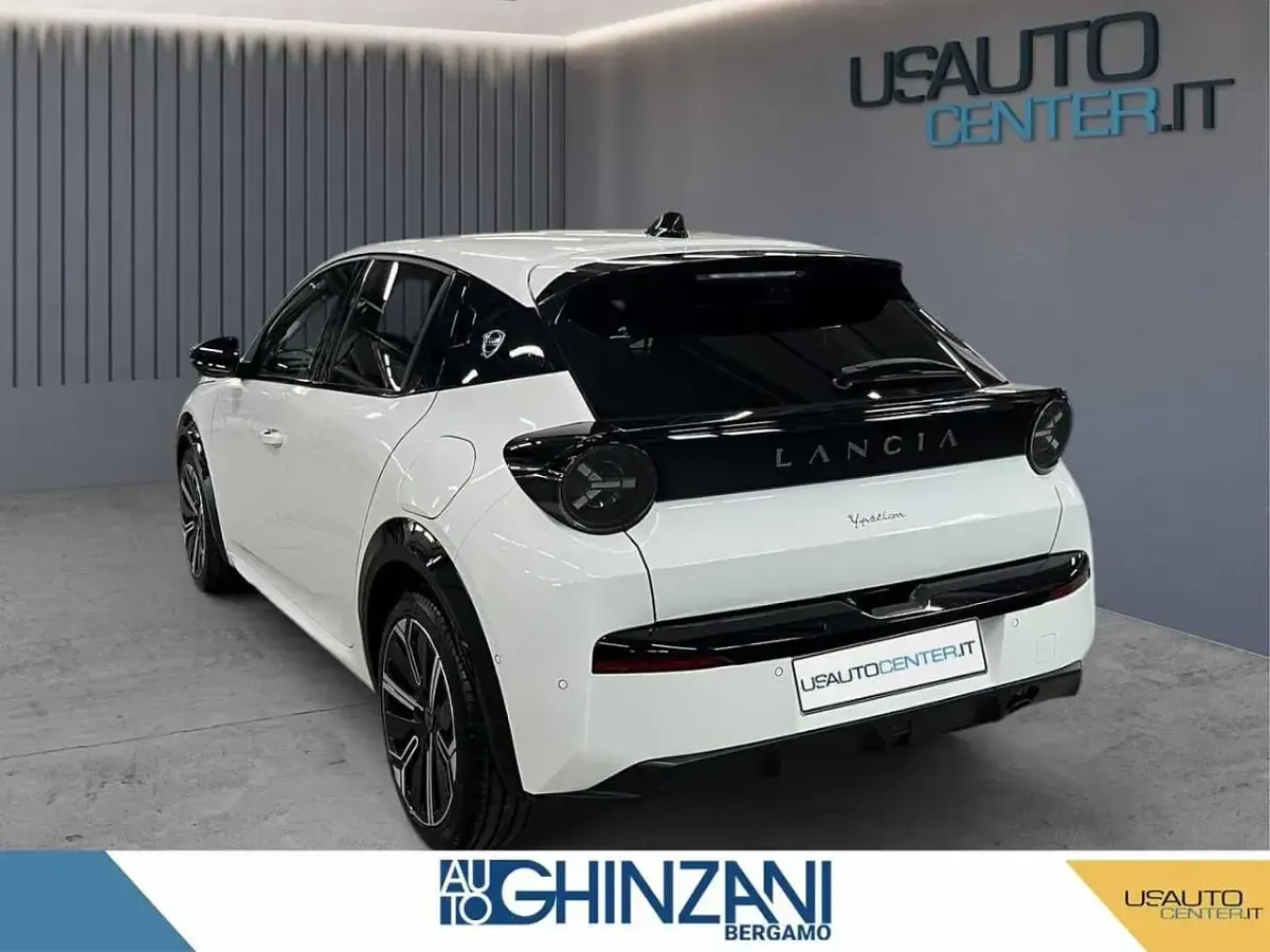 Usata Lancia Ypsilon 110 CV (80 kW) 2025 Bianco Utilitaria