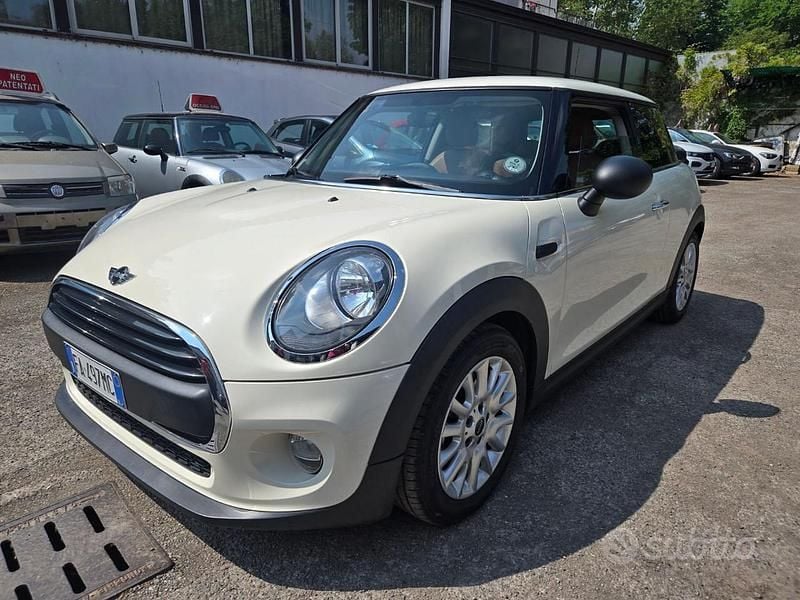 Begagnad Mini ONE 75 HK (55 kW) 2015 Beige Halvkombi