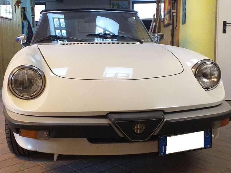 Usata Alfa Romeo Spider Veloce 128 CV (94 kW) 1987 Bianco Cabrio
