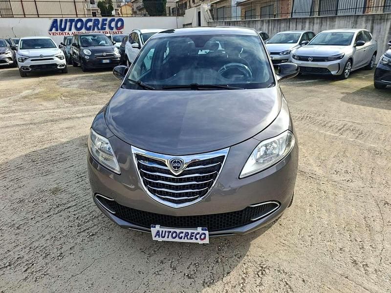 Usata Lancia Ypsilon Gold 95 CV (69 kW) 2015 Grigio Utilitaria
