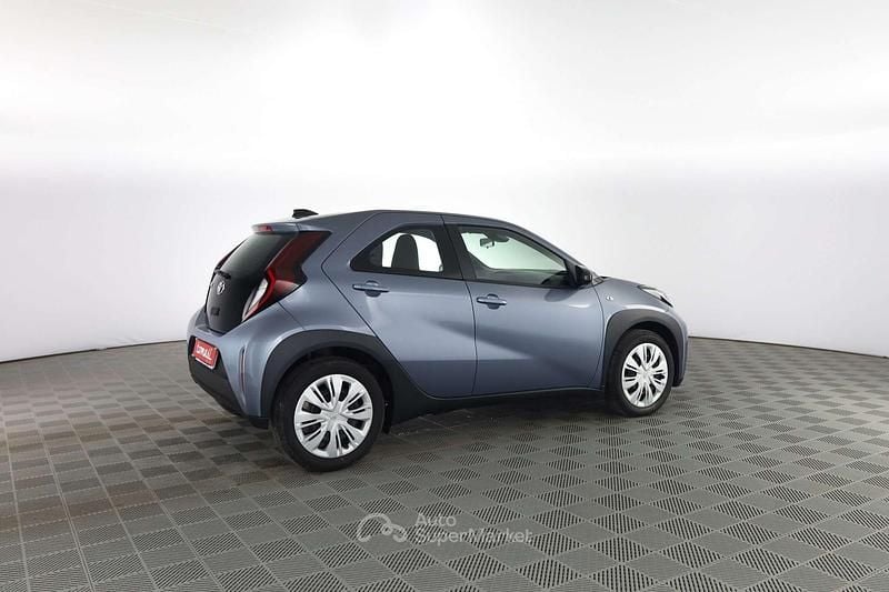 Usata Toyota Aygo X Active 72 CV (52 kW) 2025 Persian salt SUV