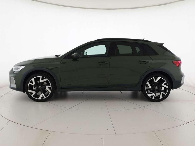 Nuova Audi A3 150 CV (110 kW) 2026 Verde distretto metallizzato Berlina