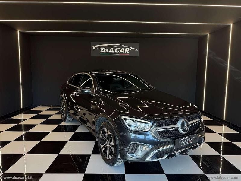 Usata Mercedes GLC300 245 CV (180 kW) 2019 Grigio Coupé