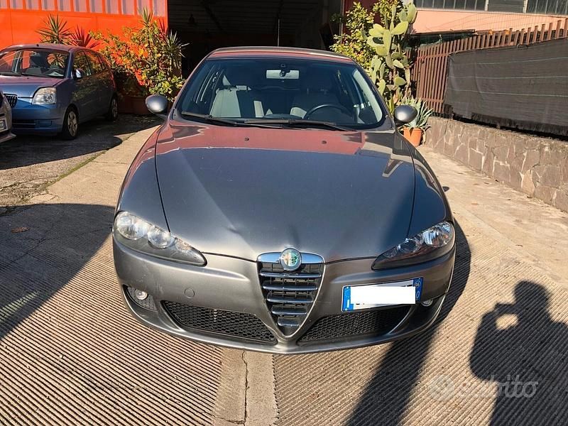 Usata Alfa Romeo 147 Progression 105 CV (77 kW) 2006 Grigio Utilitaria