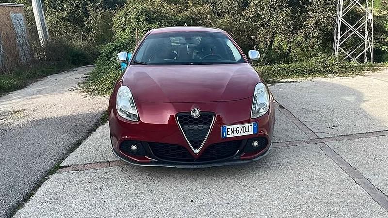 Rosso Usata 2012 Alfa Romeo Giulietta Due volumi | 4200 € - Immagine 1/4