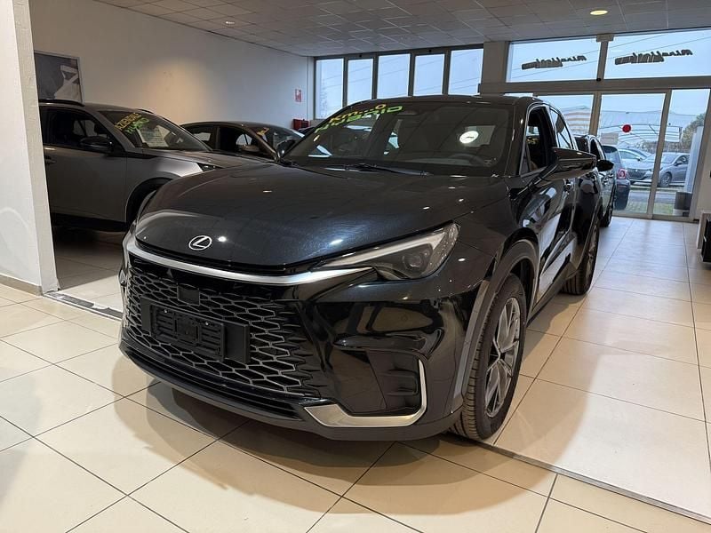 Nuova Lexus LBX 136 CV (100 kW) 2025 Nero SUV
