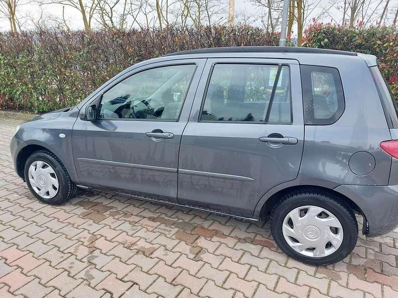 Usata Mazda 2 75 CV (55 kW) 2003 Grigio Utilitaria