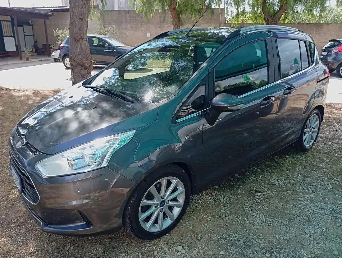 Usata Ford B-MAX Titanium 75 CV (55 kW) 2016 Grigio Monovolume
