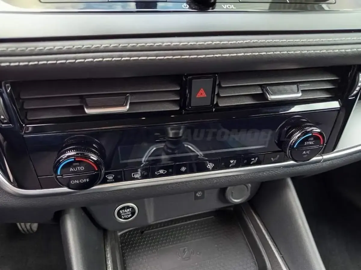 Usata Nissan Qashqai N-Connecta 140 CV (102 kW) 2024 Grigio SUV