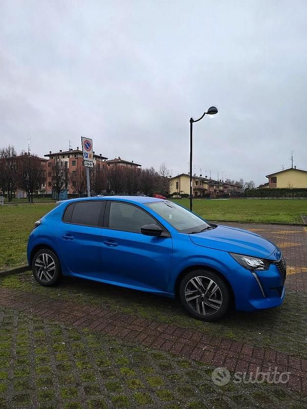 Usata Peugeot 208 Allure 75 CV (55 kW) 2021 Blu Utilitaria
