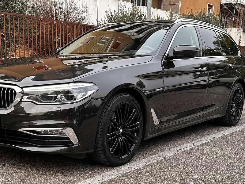 Usata BMW 530 Luxury Line 265 CV (194 kW) 2017 Marrone Station wagon