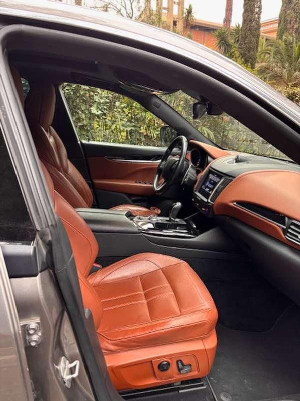 Usata Maserati Levante 250 CV (183 kW) 2017 Argento SUV