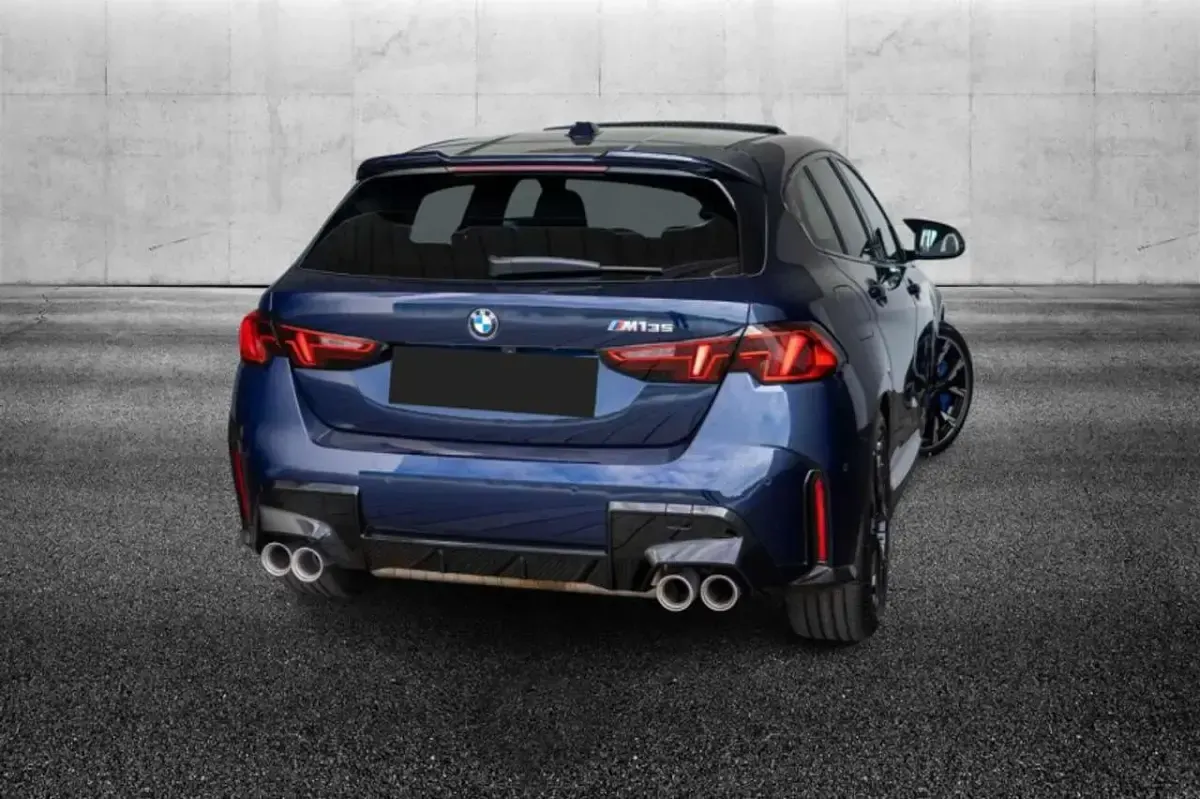 Usata BMW M135 M Sport 300 CV (220 kW) 2025 Blu/azzurro Utilitaria