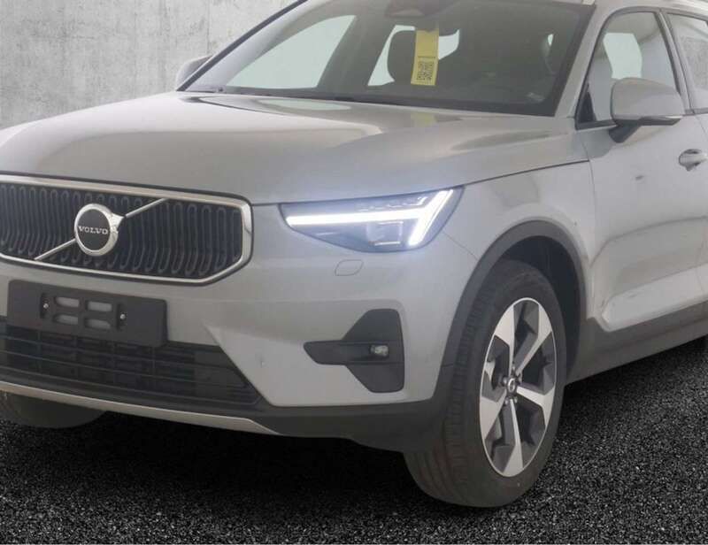 Usata Volvo XC40 Core 163 CV (119 kW) 2024 Grigio SUV