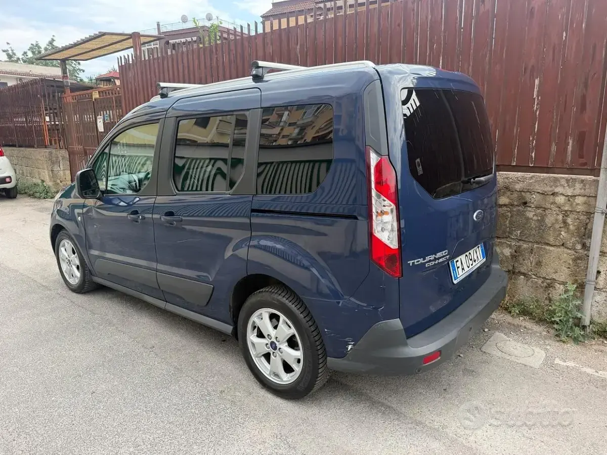 Usata Ford Tourneo Connect Titanium 116 CV (85 kW) 2015 Blu Monovolume