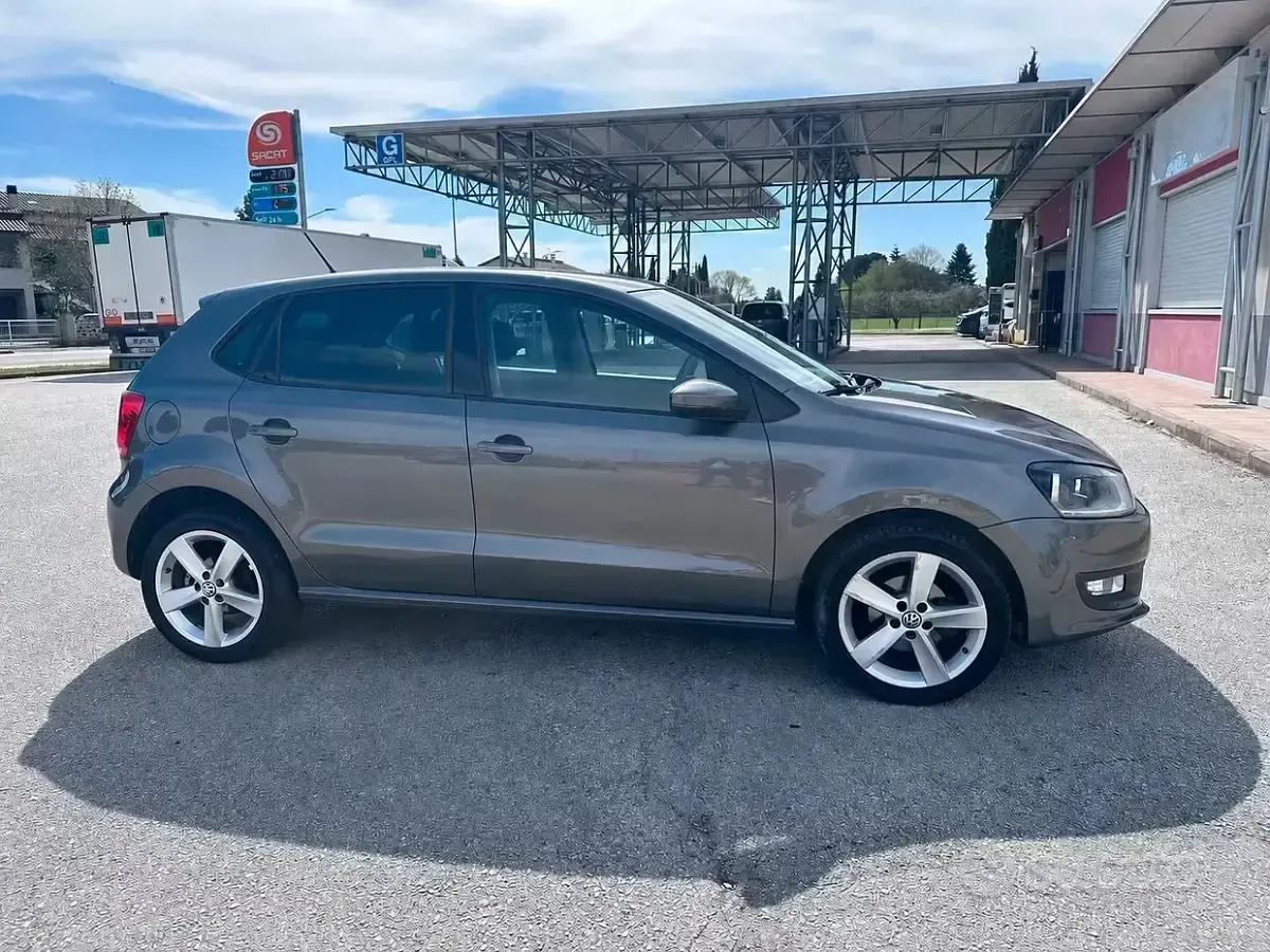 Usata VW Polo 90 CV (66 kW) 2014 Grigio Berlina