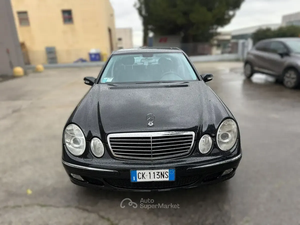 Usata Mercedes E220 140 CV (102 kW) 2004 Nero Berlina