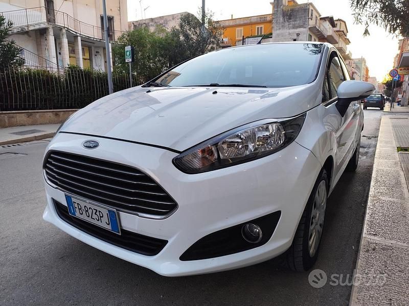 Usata Ford Fiesta Business Edition 75 CV (55 kW) 2016 Bianco Berlina