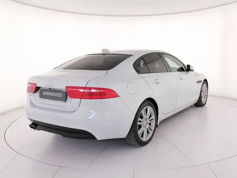 Usata Jaguar XE Prestige 179 CV (131 kW) 2019 Bianco Berlina
