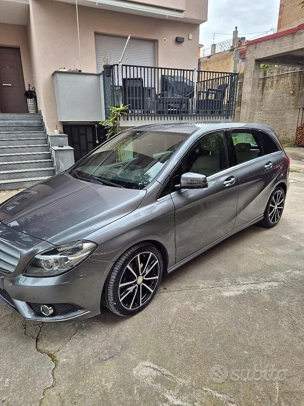 Usata Mercedes B180 Executive 109 CV (80 kW) 2012 Grigio Monovolume