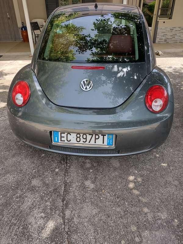 Usata VW New Beetle 102 CV (75 kW) 2010 Utilitaria