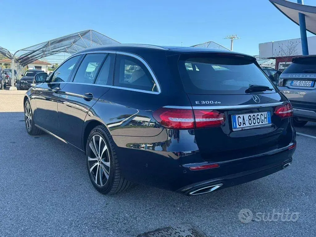 Usata Mercedes E300 Business 194 CV (142 kW) 2020 Blu/azzurro Station wagon