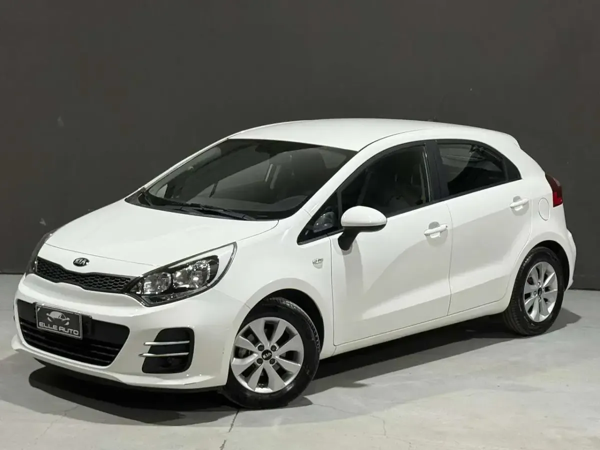 Usata Kia Rio Active 75 CV (55 kW) 2017 Bianco Berlina