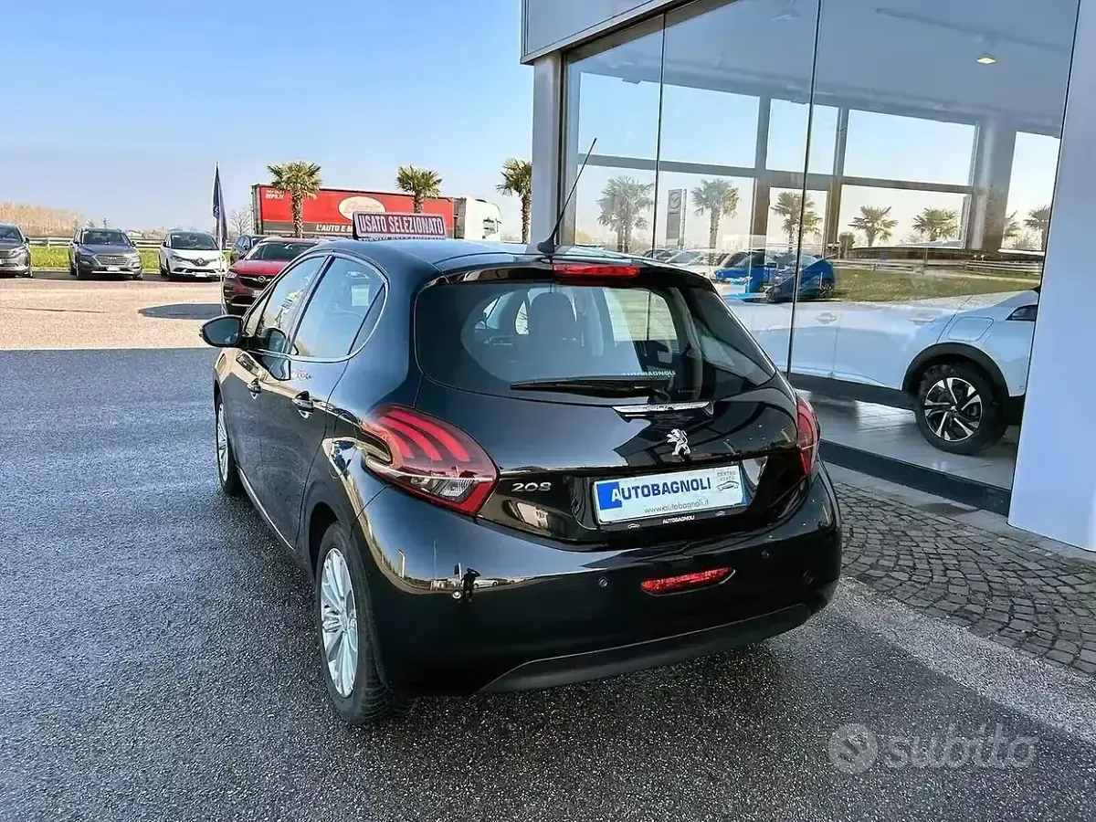Usata Peugeot 208 83 CV (61 kW) 2019 Nero Utilitaria