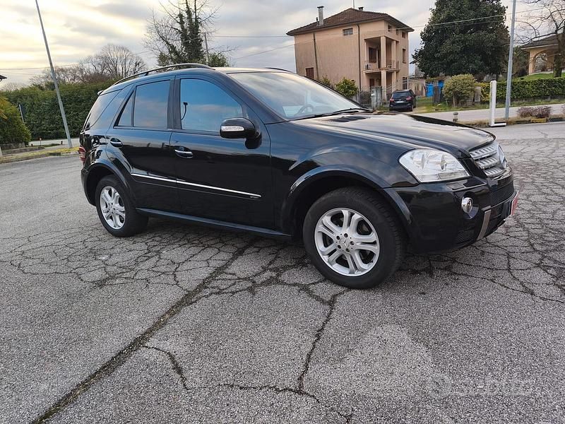 Usata Mercedes ML320 224 CV (164 kW) 2008 Nero SUV