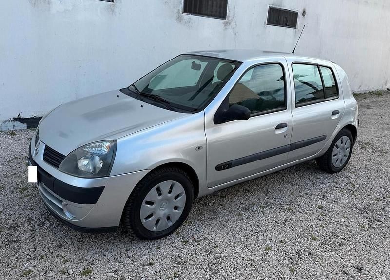 Usata Renault Clio II Dynamique 60 CV (44 kW) 2006 Argento Berlina