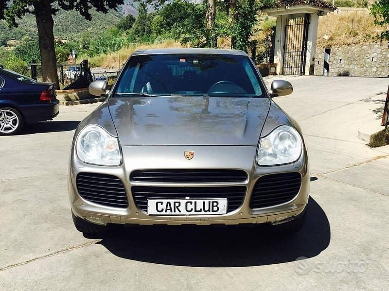 Usata Porsche Cayenne Turbo 450 CV (330 kW) 2004 Grigio scuro SUV
