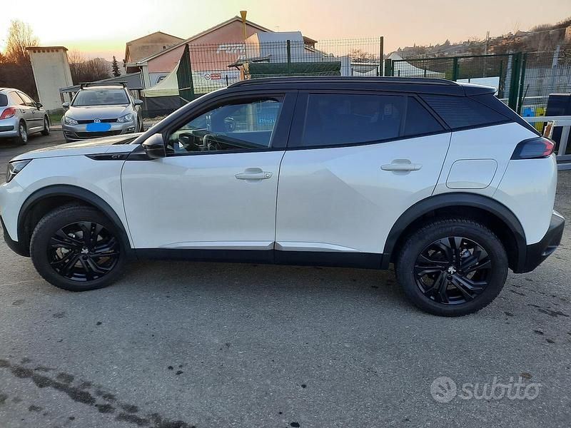 Bianco Usata 2023 Peugeot 2008 GT SUV | 19.800 € (Buon prezzo) - Immagine 1/4