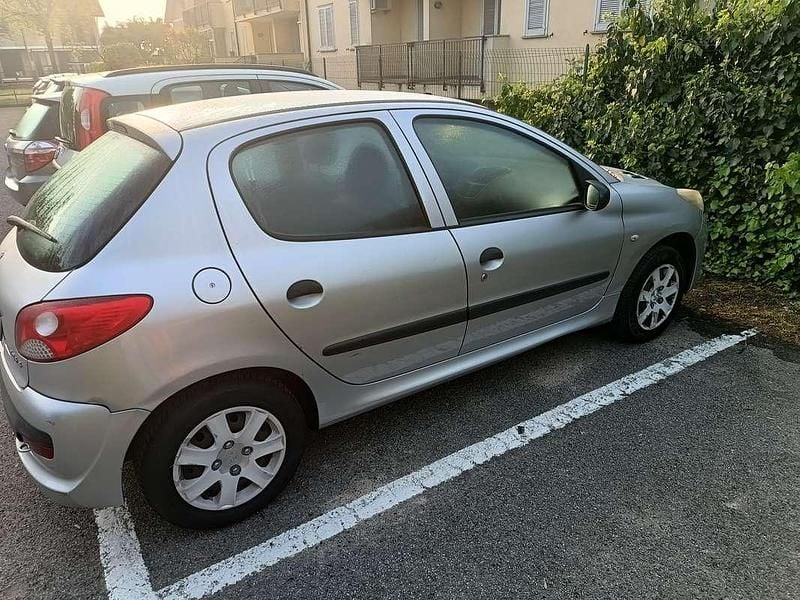 Usata Peugeot 206 75 CV (55 kW) 2011 Grigio Berlina