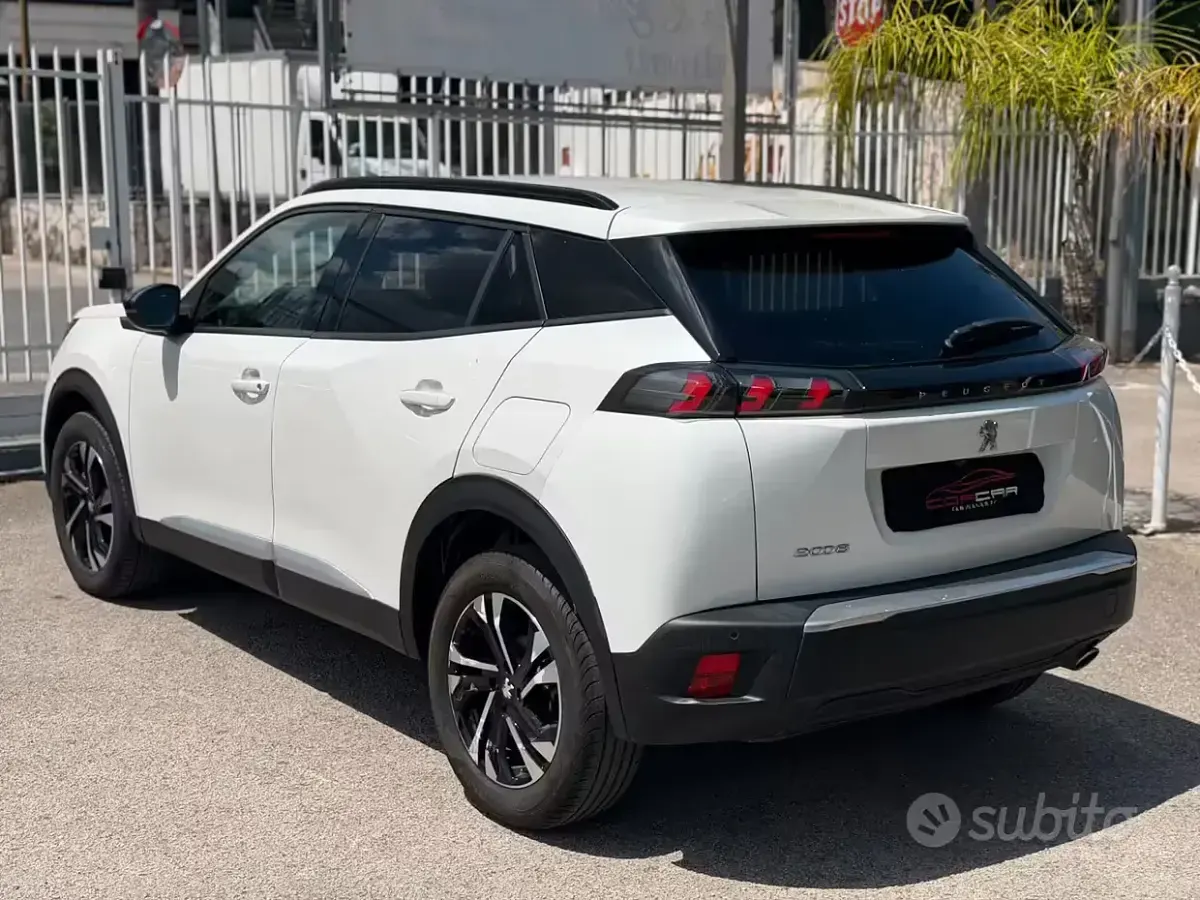Usata Peugeot 2008 Allure 131 CV (96 kW) 2023 Bianco SUV