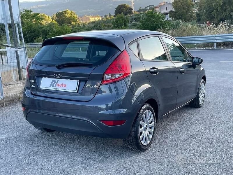 Usata Ford Fiesta 70 CV (51 kW) 2010 Grigio Utilitaria