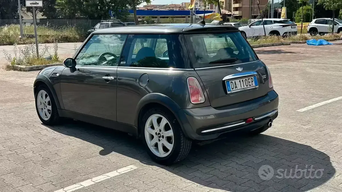 Begagnad Mini ONE 116 HK (85 kW) 2006 Brun Halvkombi