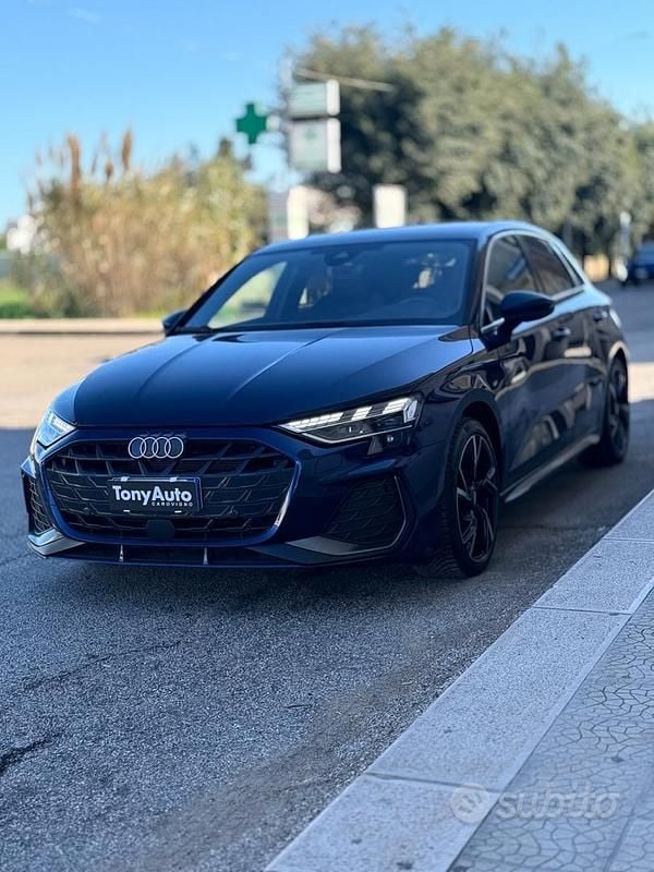 Usata Audi A3 Comfort 150 CV (110 kW) 2024 Blu Berlina